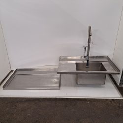 Zu- und Wegführtisch für Haubenspülmaschine